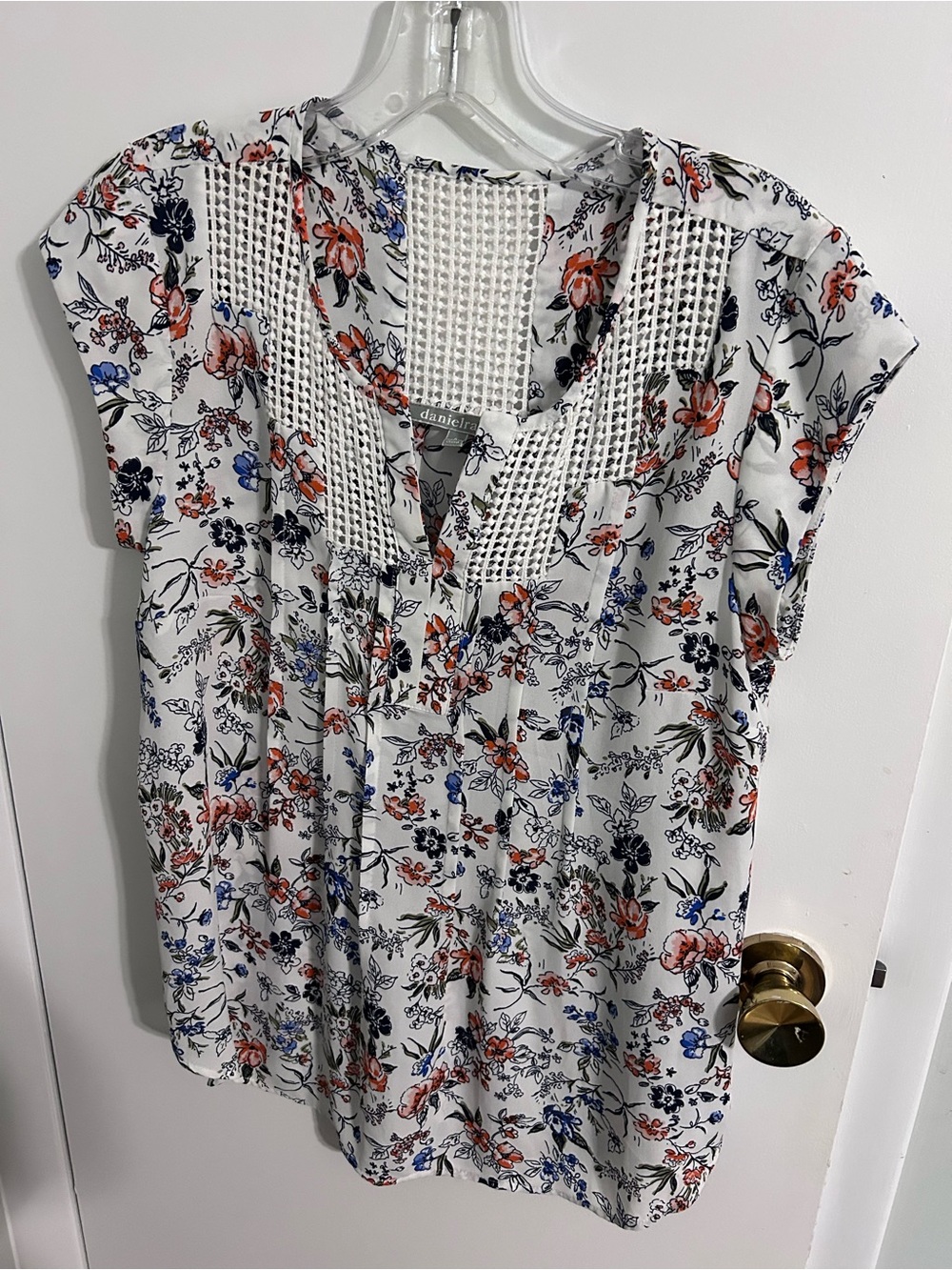 Daniel Rainn White Floral Crochet Yoke Cap Sleeve Blouse